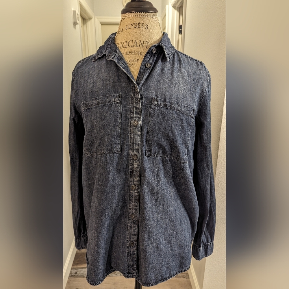 Anthropologie Jean Shirt with split back. Size S